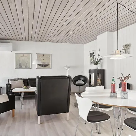 Holiday home Amazing Home In Pandrup With Kitchen